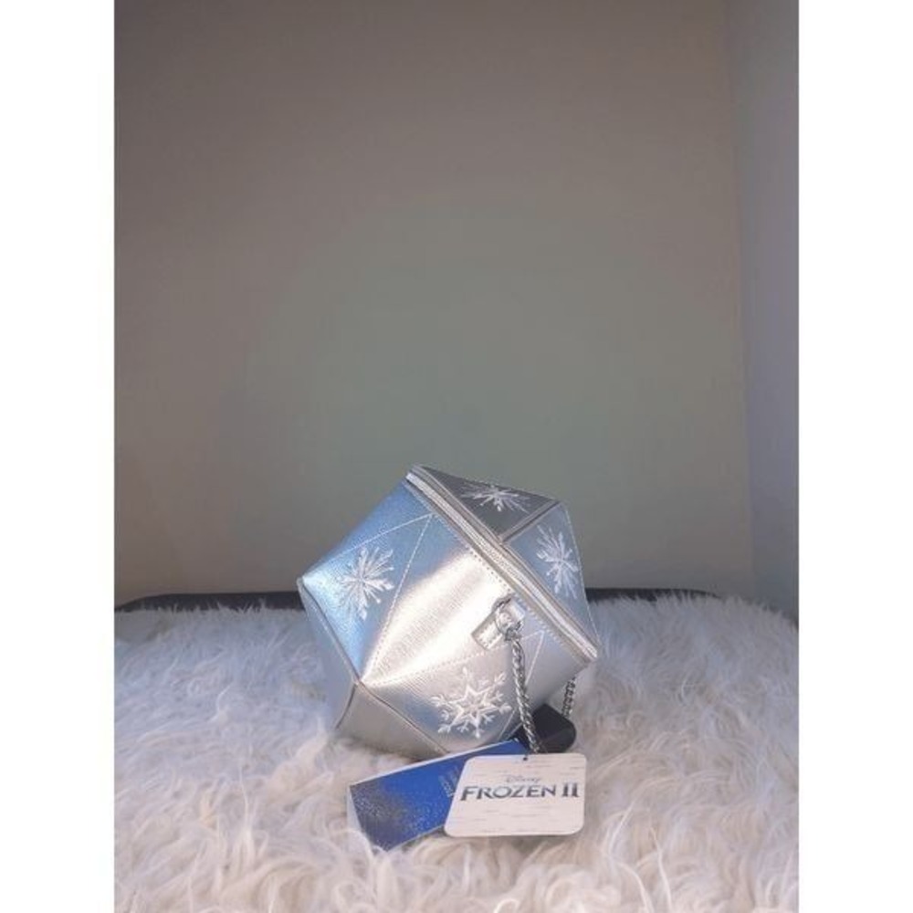 NWT Danielle Nicole Frozen 2 Hexagon Crossbody Bag Silver Disney Snowflake